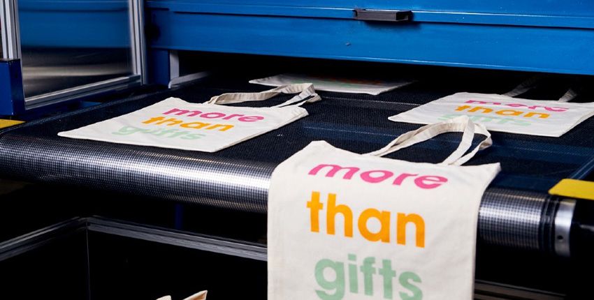 ¿Qué es la serigrafía? Descubre todos los detalles acerca de esta técnica de marcaje - Bolsas de tela ejemplo