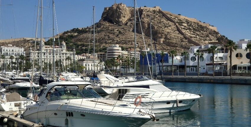 barco-privado-catamaran-alicante-teambuilding