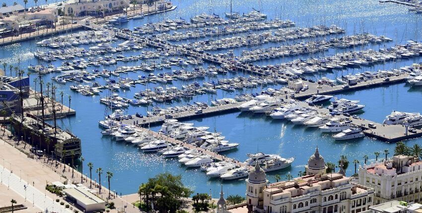 catamaran-puerto-alicante-teambuilding