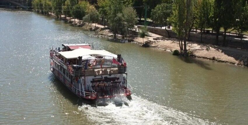 paseo-barco-pisuerga-teambuilding-valladolid